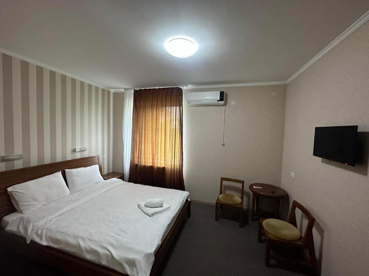 קוטאיסי Imeri Park Hotel מראה חיצוני תמונה